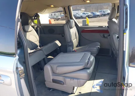 2005 Chrysler Town & Country Limited z USA, uszkodzony, nr VIN 2C8GP64L45R295083